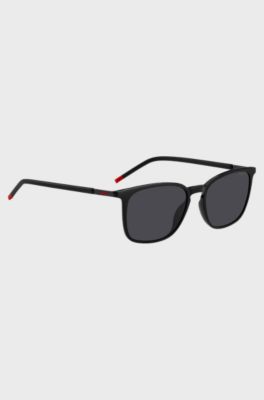 Black sunglasses with signature-red details, Black