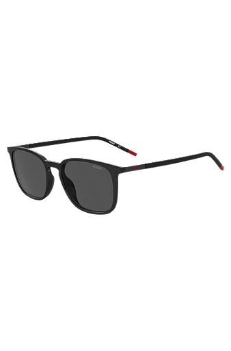 Black sunglasses with signature-red details, Black