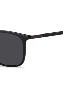 Black sunglasses with signature-red details, Black