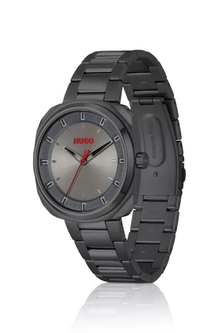 Black-plated watch with link bracelet