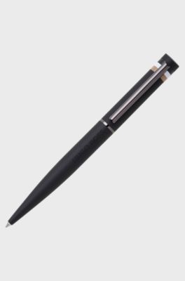 Bol&iacute;grafo negro con detalle de rayas de la marca, Negro