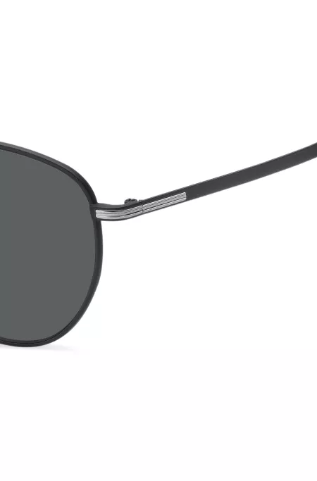 Round sunglasses in black metal with double bridge