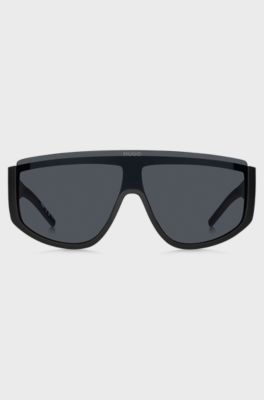 Mask-style sunglasses in black with stacked logo, Black