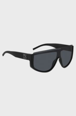 Mask-style sunglasses in black with stacked logo, Black