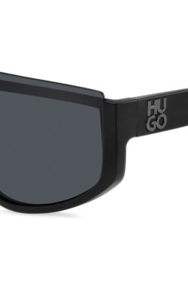 Mask-style sunglasses in black with stacked logo, Black