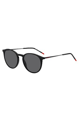 Schwarze Sonnenbrille mit charakteristischen Bügelenden, Schwarz