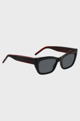 Gafas de sol de acetato negro con patillas dise&ntilde;adas a capas en el rojo de la marca, Negro