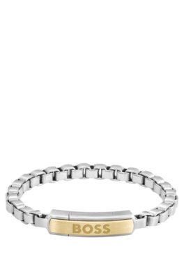Bracelet chaîne à maillons cubes avec plaquette logotée dorée