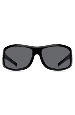 Mask-style sunglasses in black with gold-tone hardware, Black