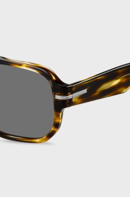 Gafas de sol de acetato estampado con detalles en tono plateado, Marr&oacute;n