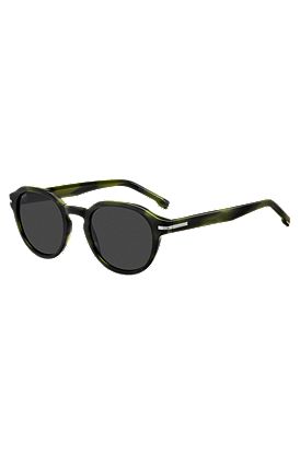 Gafas de sol en verde carey con bisagras plateadas
