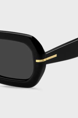 Gafas de sol de acetato negro con bisagras en tono dorado, Negro