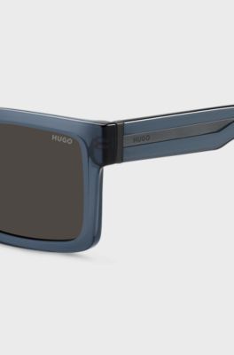 Transparent-blaue Sonnenbrille mit grauen Gl&auml;sern, Blau