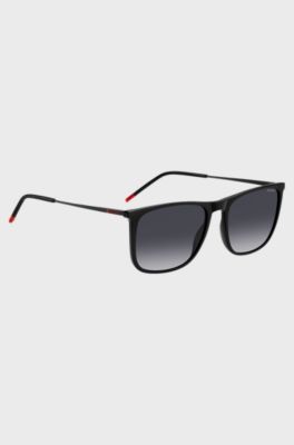 Black sunglasses with signature-red details, Black