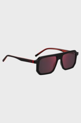 Gafas de sol negras con detalles en el rojo de la marca, Negro