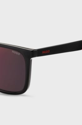 Lunettes de soleil grises avec branches textur&eacute;es, Noir