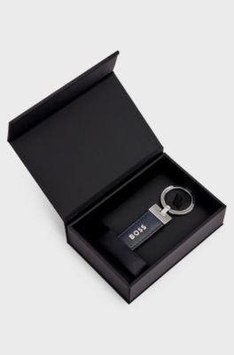 Logo key ring in navy grained leather and brass, Dark Blue