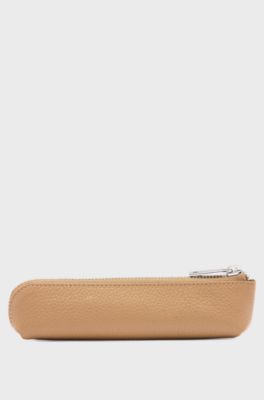 Portapenne in pelle martellata color cammello con scritta del logo, Beige