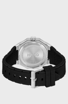 Silberfarbene Uhr mit Logos auf dem Silikonarmband, Schwarz
