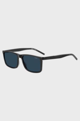 Schwarze Sonnenbrille mit blau get&ouml;nten Gl&auml;sern, Schwarz