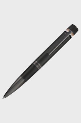 Penna a sfera con cannello lavorato e anello con le righe tipiche del marchio, Nero