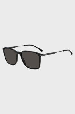 Matte-black sunglasses with stripe detail, Black