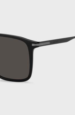 Matte-black sunglasses with stripe detail, Black