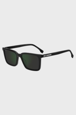 Black sunglasses with engraved logo plaque, Black