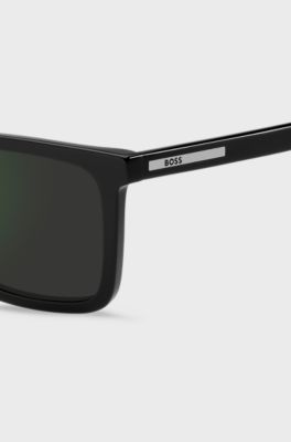 Black sunglasses with engraved logo plaque, Black