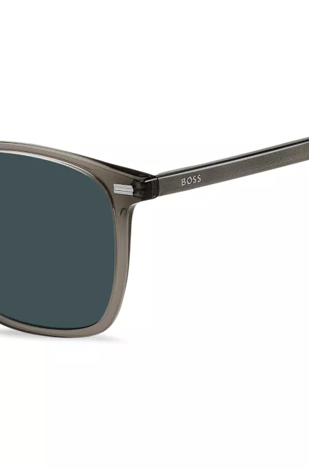 Gafas de sol gris marrón con detalle de raya