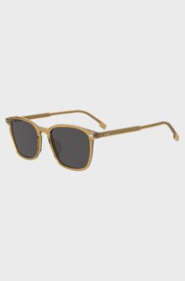 Transparente, beigefarbene Sonnenbrille mit grauen Gl&auml;sern, Beige