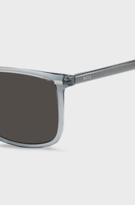 Transparent-blaue Sonnenbrille mit Logo auf den B&uuml;geln, Grau