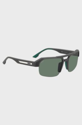 Graue Sonnenbrille mit Einsatz und Logo an den B&uuml;geln, Grau