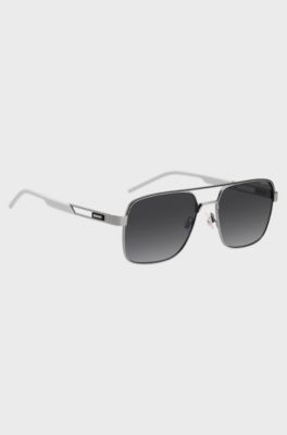 Sonnenbrille aus Edelstahl mit Doppelsteg und Gummi-Logo, Grau