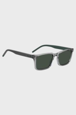 Transparent-graue Sonnenbrille mit gemusterten B&uuml;geln, Grau