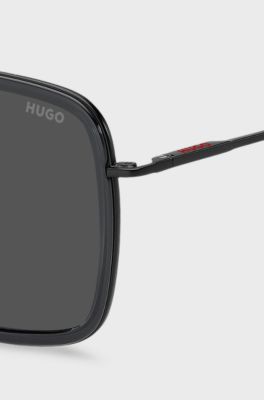 Occhiali da sole color grigio scuro con cerniere flessibili, Nero