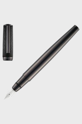 Penna stilografica placcata color canna di fucile con cappuccio in pelle strutturata, Nero