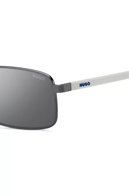 Lunettes de soleil à verres miroir avec branches bleues et blanches