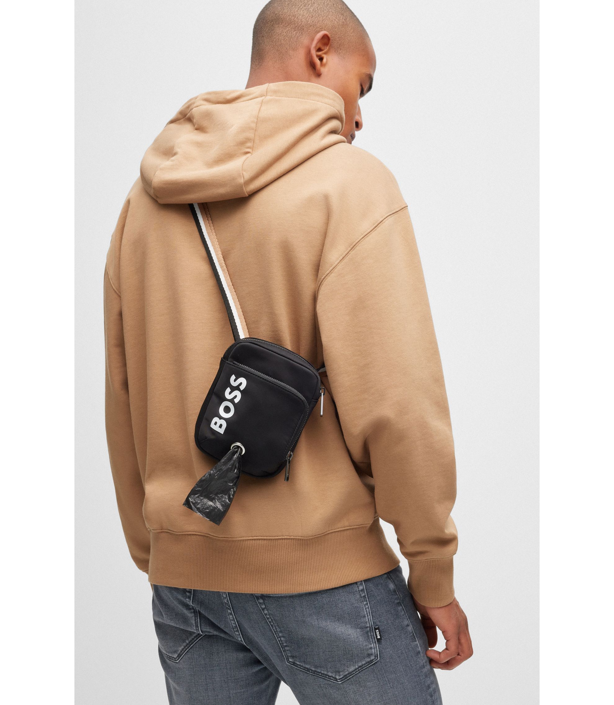 hbeuB3SDCB023_999_301?wid=1980