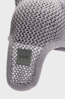 Geh&auml;kelte Fliegenm&uuml;tze mit Logo-Aufn&auml;her, Silber