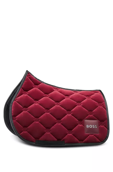 Equestrian jumping saddle pad in velvet