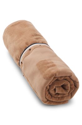 Cotton-velvet beach towel with sculpted logo, Light Brown