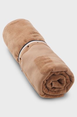 Cotton-velvet beach towel with sculpted logo, Light Brown