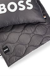 Quilted blanket with travel case, Dark Grey