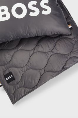 Quilted blanket with travel case, Dark Grey