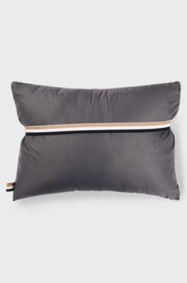 Quilted blanket with travel case, Dark Grey