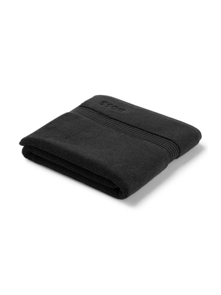 Artikel klicken und genauer betrachten! - Markante schwarze BOSS Badematte aus gekämmter ägäischer Baumwolle mit tonaler Logo-Stickerei. Die Maße: 60,0 x 90,0 Zentimeter. | im Online Shop kaufen