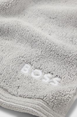 Tapis de bain en coton avec logo brod&eacute; contrastant, Argent