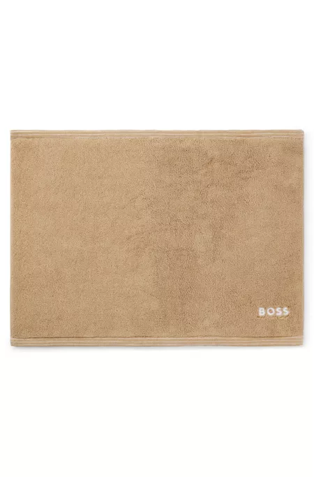 Badematte aus Baumwolle mit kontrastfarbener Logo-Stickerei