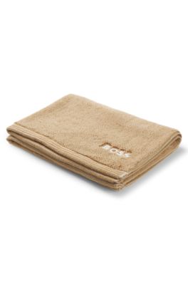 Badematte aus Baumwolle mit kontrastfarbener Logo-Stickerei, Beige
